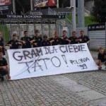 Młodzi piłkarze Polonii pod stadionem Legii (Fot. Facebook)