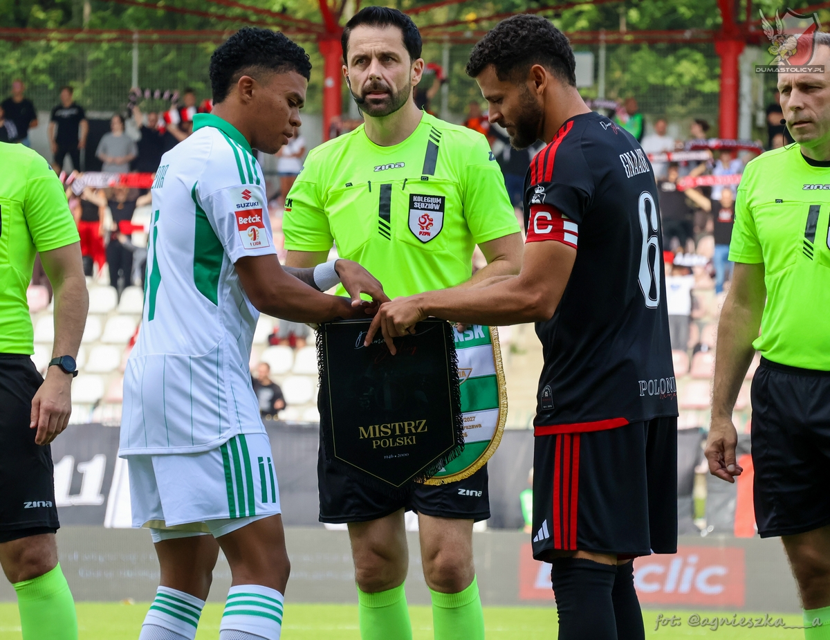 Dave Gnaase, sędzia Daniel Stefański